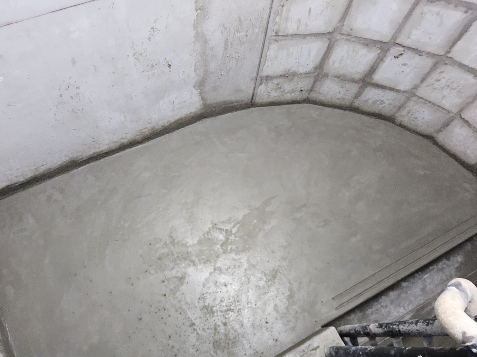 Descanso de escalera forjado con acabado pulido doble bruñado